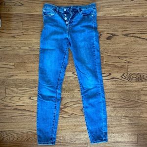 High waisted blue skinny jeans